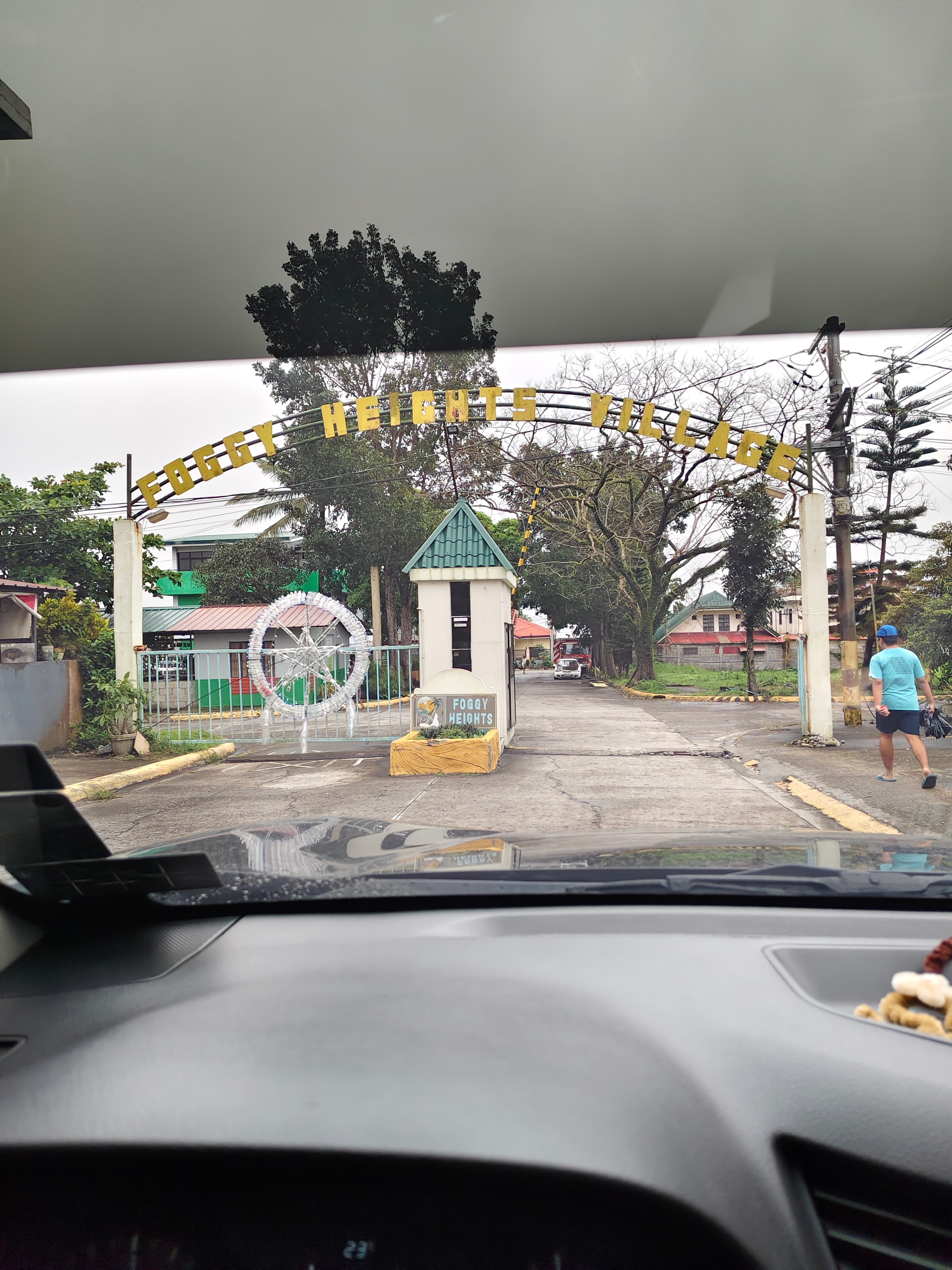 Corner lot at Foggy Heights Tagaytay — photo 3 of 3